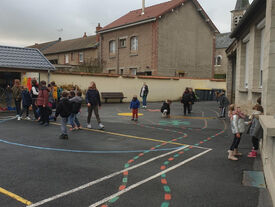 Cours de récréation à Évergnicourt 