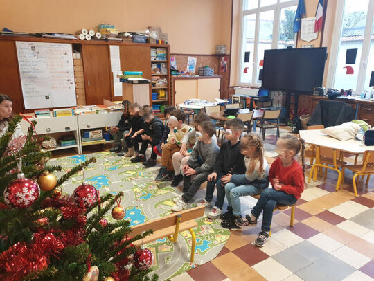 élèves en classe de maternelle