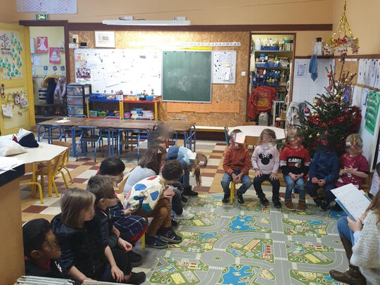 élèves en classe de maternelle